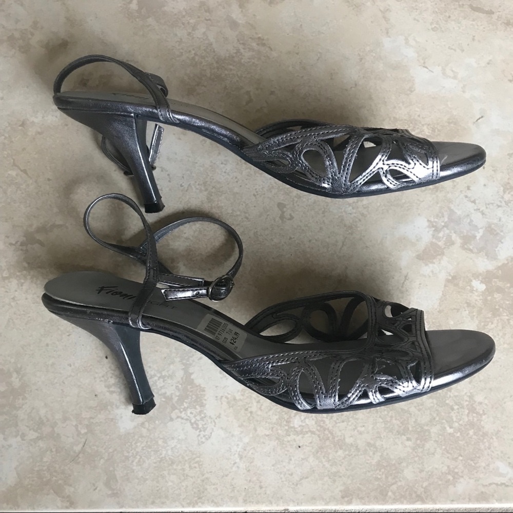 FIONI NIGHT Pewter Colored HEELS